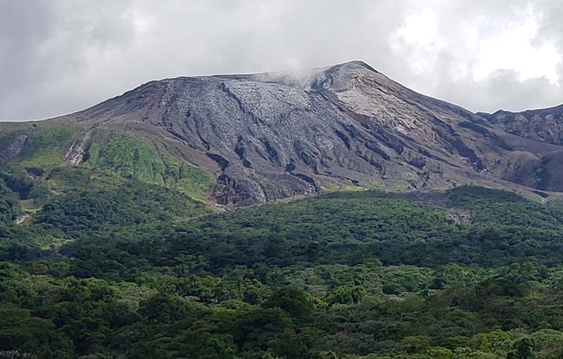 Foto panoramica del volcan Rincon de la Vieja